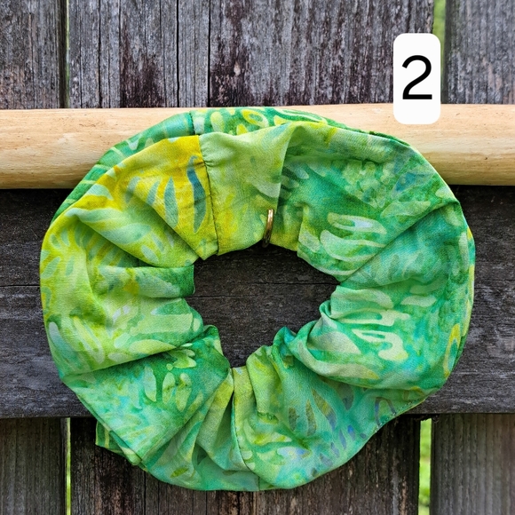 ONE Colorful Scrunchie Batik Cotton Blue Green Yellow Abstract Floral Prnts - Picture 6 of 7